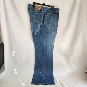 Southern Thread mens Denim blue Jeans size 38R boot cut. Some wear on hems